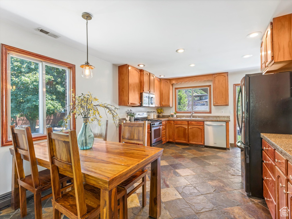 9795 S LITTLE COTTONWOOD LN Sandy, UT 84092