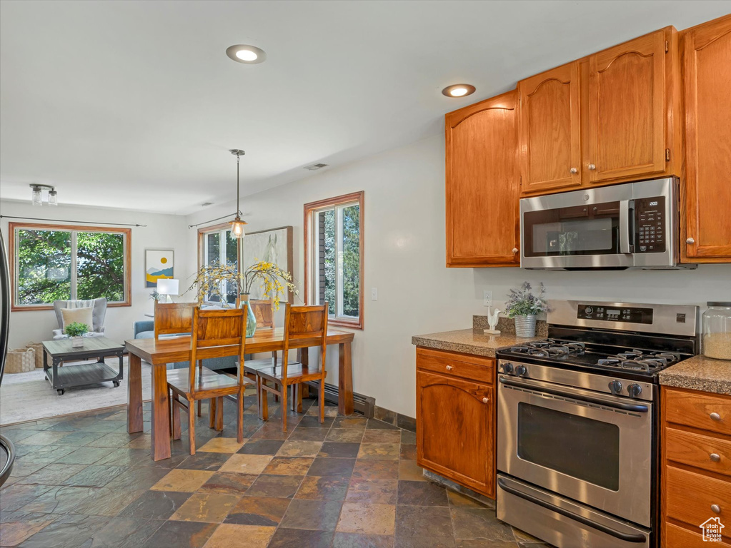9795 S LITTLE COTTONWOOD LN Sandy, UT 84092