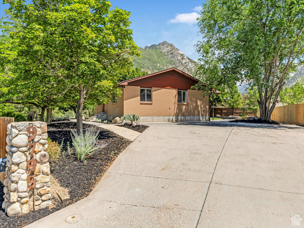 9795 S LITTLE COTTONWOOD LN Sandy, UT 84092