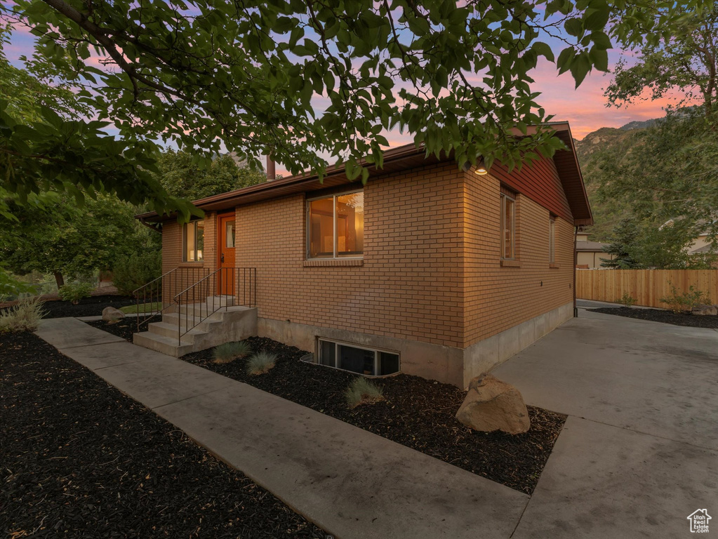 9795 S LITTLE COTTONWOOD LN Sandy, UT 84092