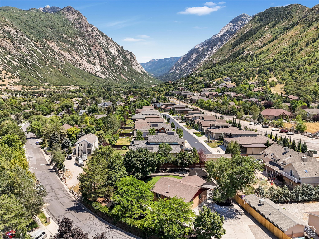 9795 S LITTLE COTTONWOOD LN Sandy, UT 84092