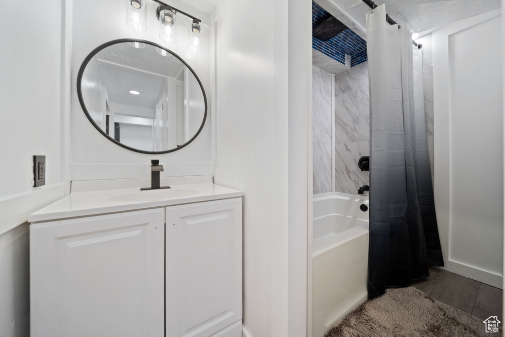 5762 S MCMILLAN CIR Salt Lake City, UT 84107