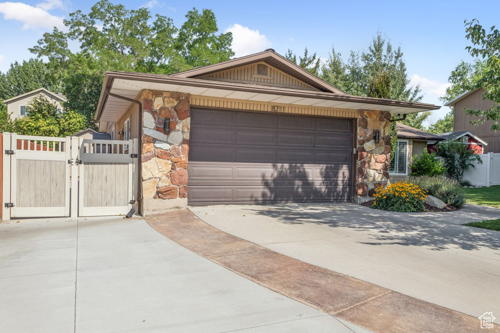 8211 S MARION VIEW CIR Sandy, UT 84094