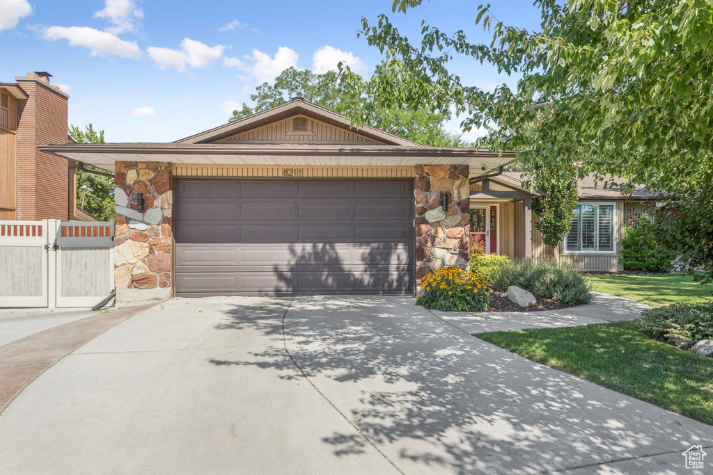 8211 S MARION VIEW CIR Sandy, UT 84094