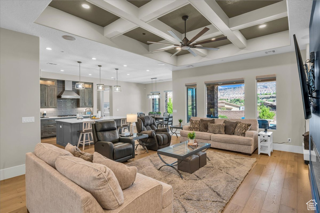 Photo 5 for MLS #2102174 at 470 E Entrada Dr