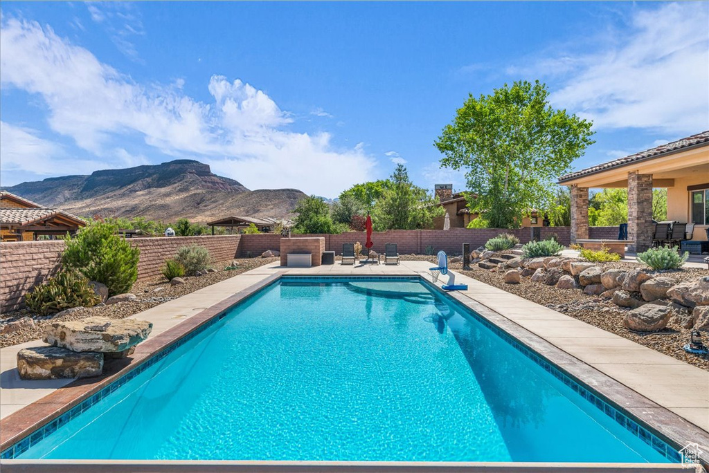Photo 27 for MLS #2102174 at 470 E Entrada Dr