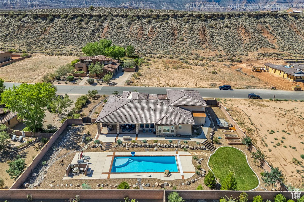 Photo 22 for MLS #2102174 at 470 E Entrada Dr