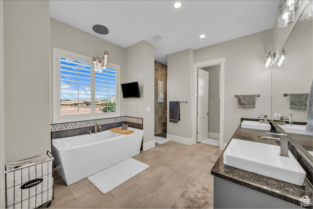 Photo 11 for MLS #2102174 at 470 E Entrada Dr