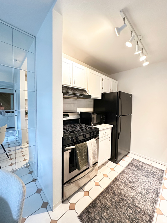 426 E CREEKSIDE CIR #B Murray, UT 84107