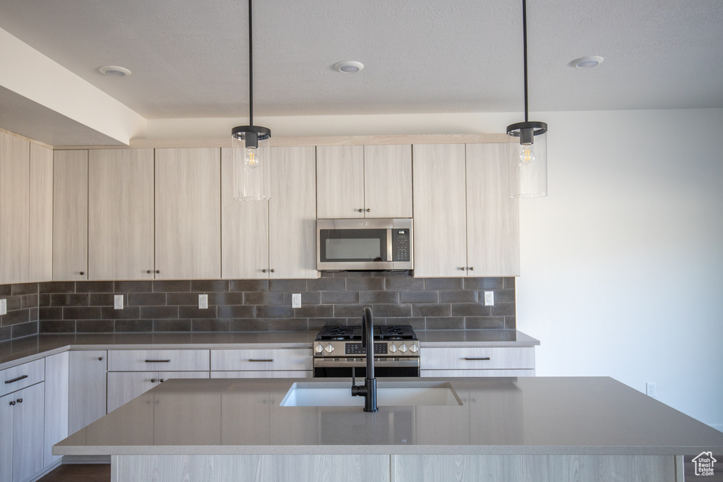 Photo 10 for MLS #2102209 at 1075 W Audrey Ln #6