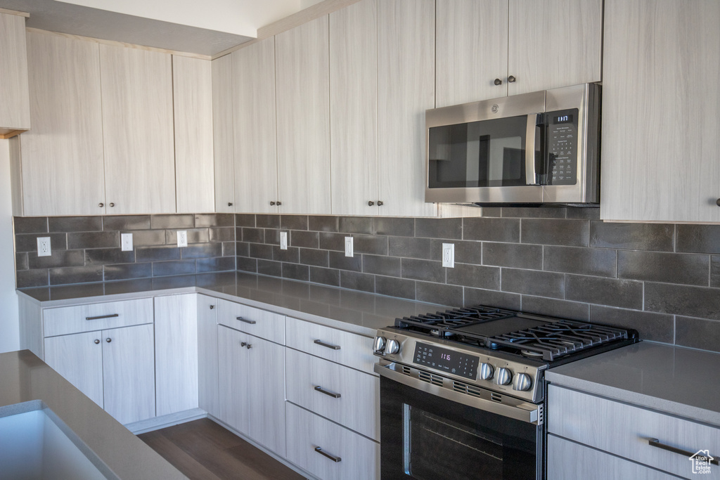 Photo 7 for MLS #2102209 at 1075 W Audrey Ln #6