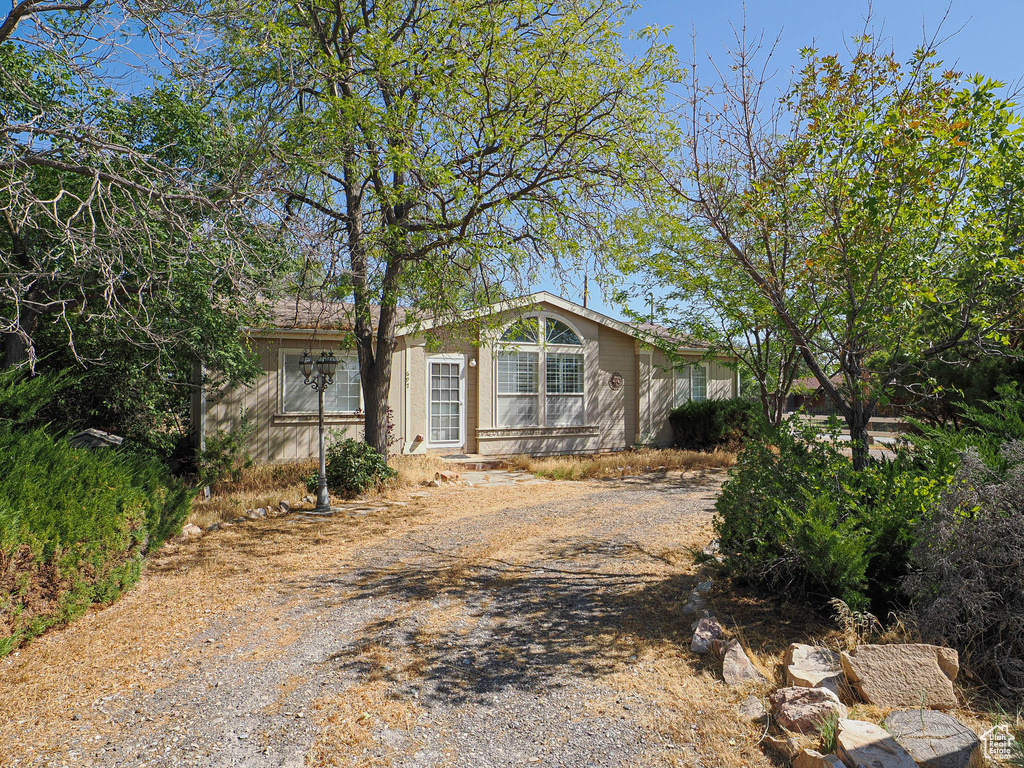 697 E MAIN ST Grantsville, UT 84029