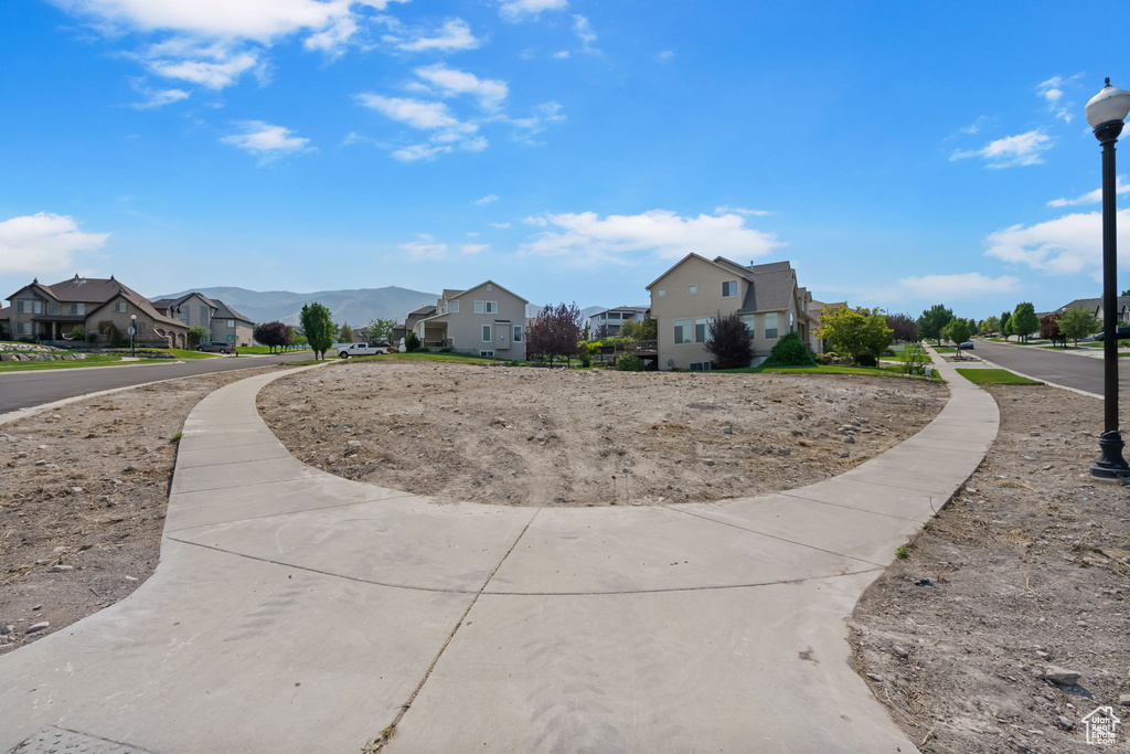 127 W HONEYSUCKLE DR Saratoga Springs, UT 84045