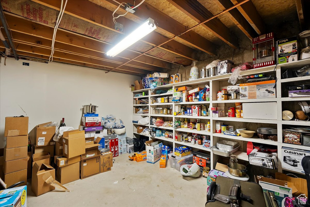 626 W 800 ST Clinton, UT 84015