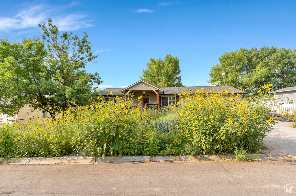 Photo 2 for MLS #2102481 at 18517 Carter Cir