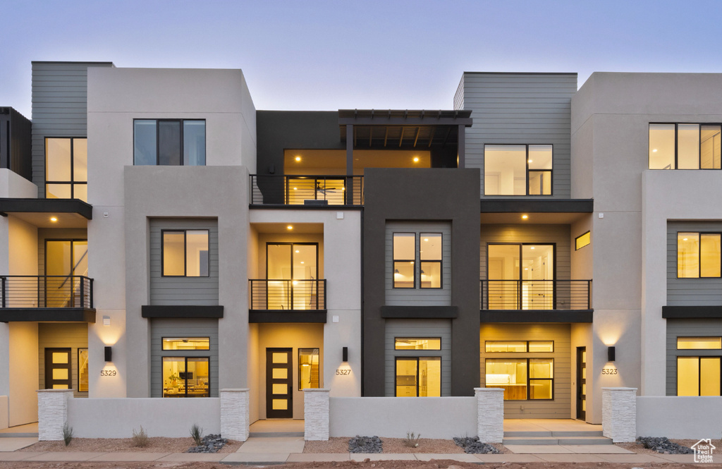 Photo 2 for MLS #2102524 at 5327 S Coral Pearl Aly #421
