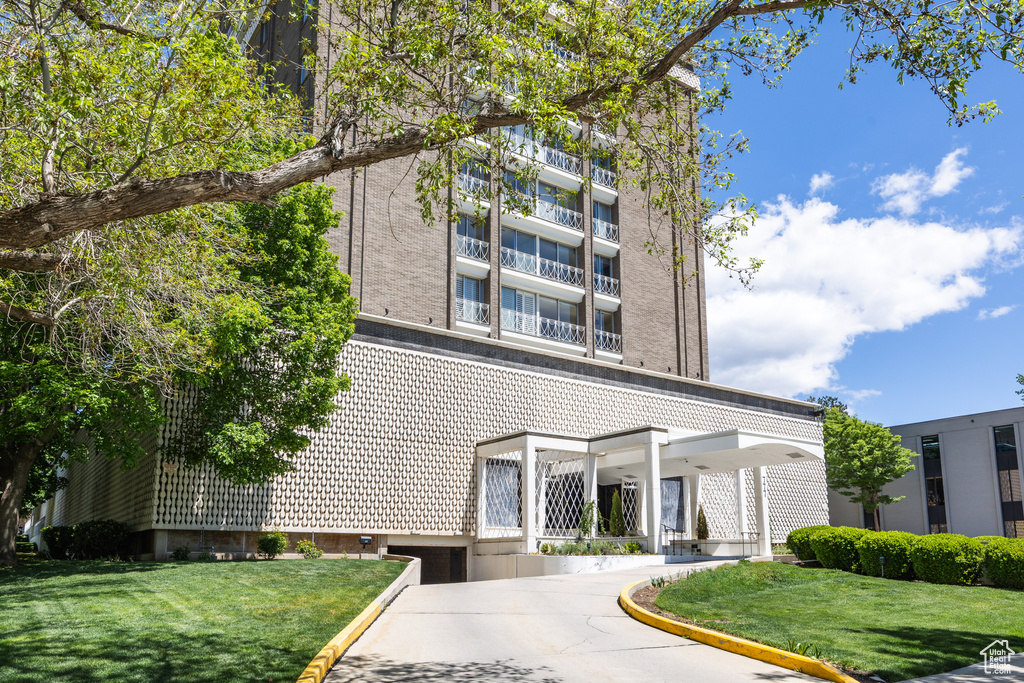 Photo 2 for MLS #2102535 at 777 E South Temple #11F
