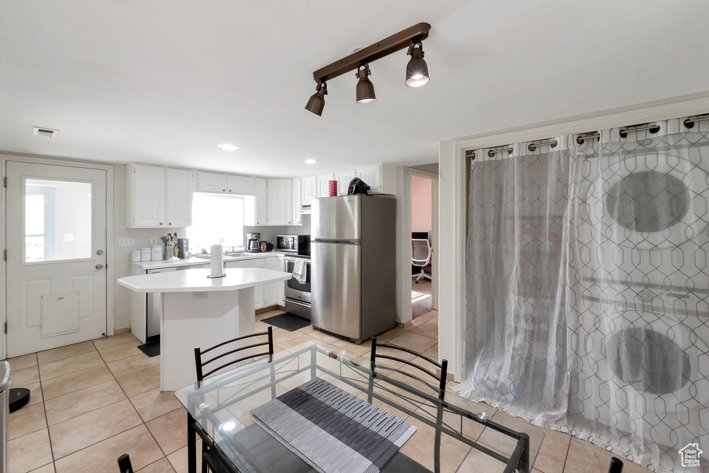 Photo 4 for MLS #2102536 at 767 E 100 North