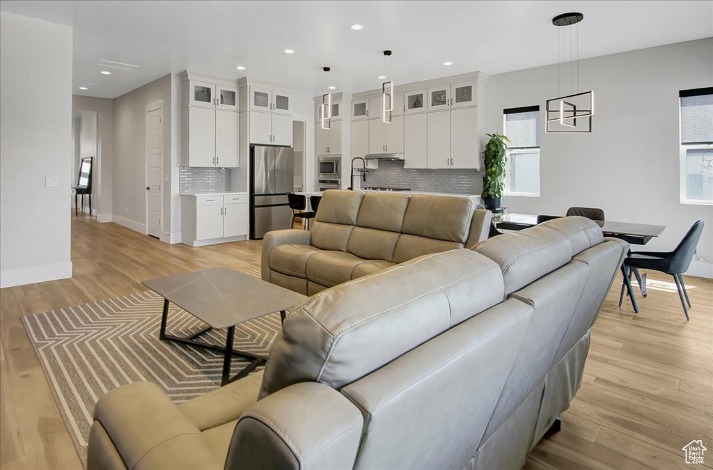 Photo 5 for MLS #2102544 at 1611 W Laurel Chase Dr