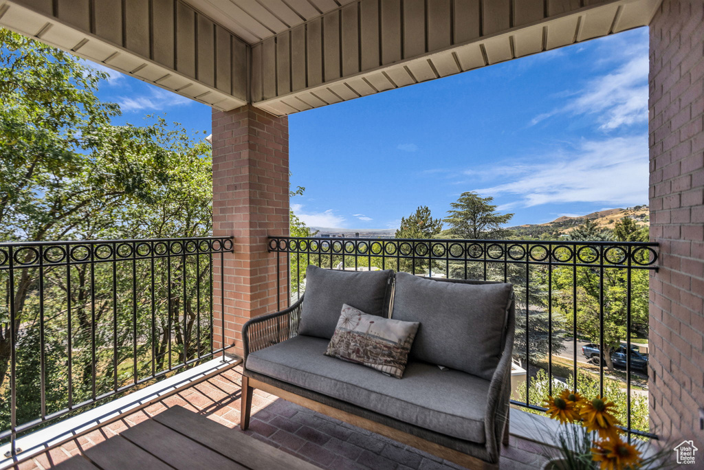 1714 E FORT DOUGLAS CIR Salt Lake City, UT 84103