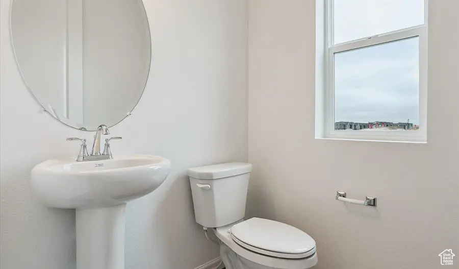 Photo 4 for MLS #2102614 at 1298 E 1670 North #909
