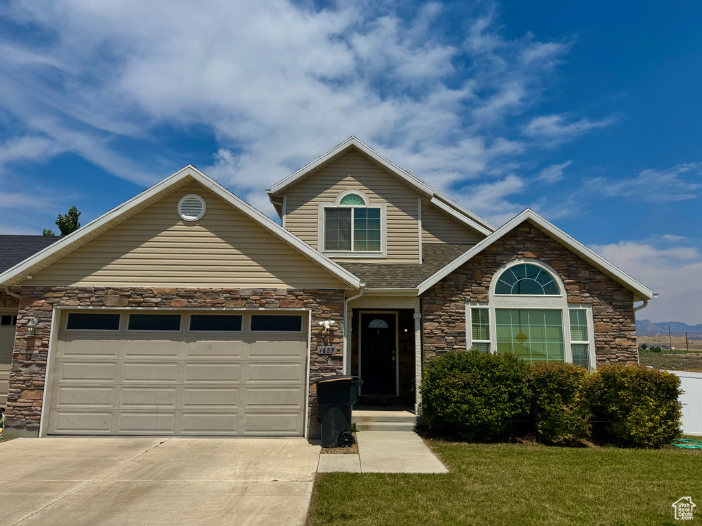 Photo 3 for MLS #2102632 at 1689 Eastridge Rd