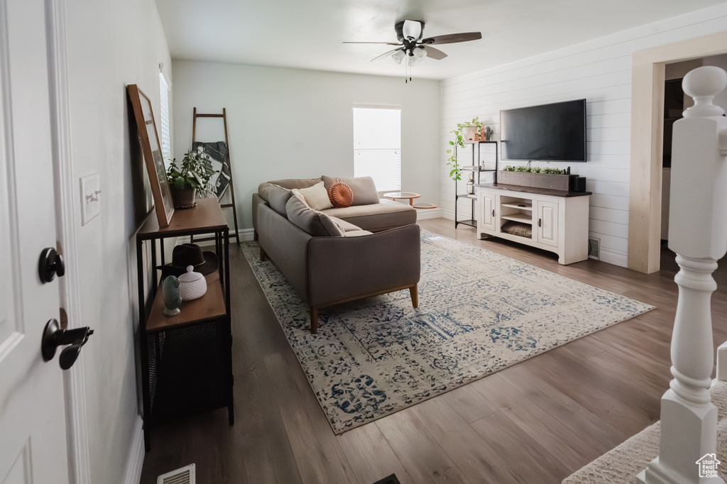 212 N APARICIO DR Tooele, UT 84074