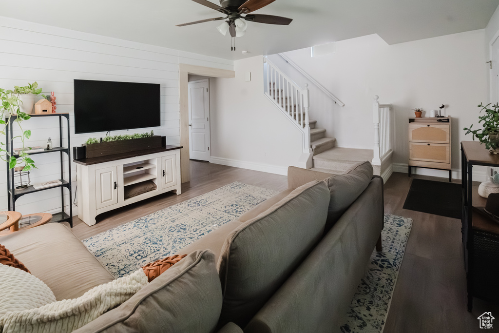 212 N APARICIO DR Tooele, UT 84074
