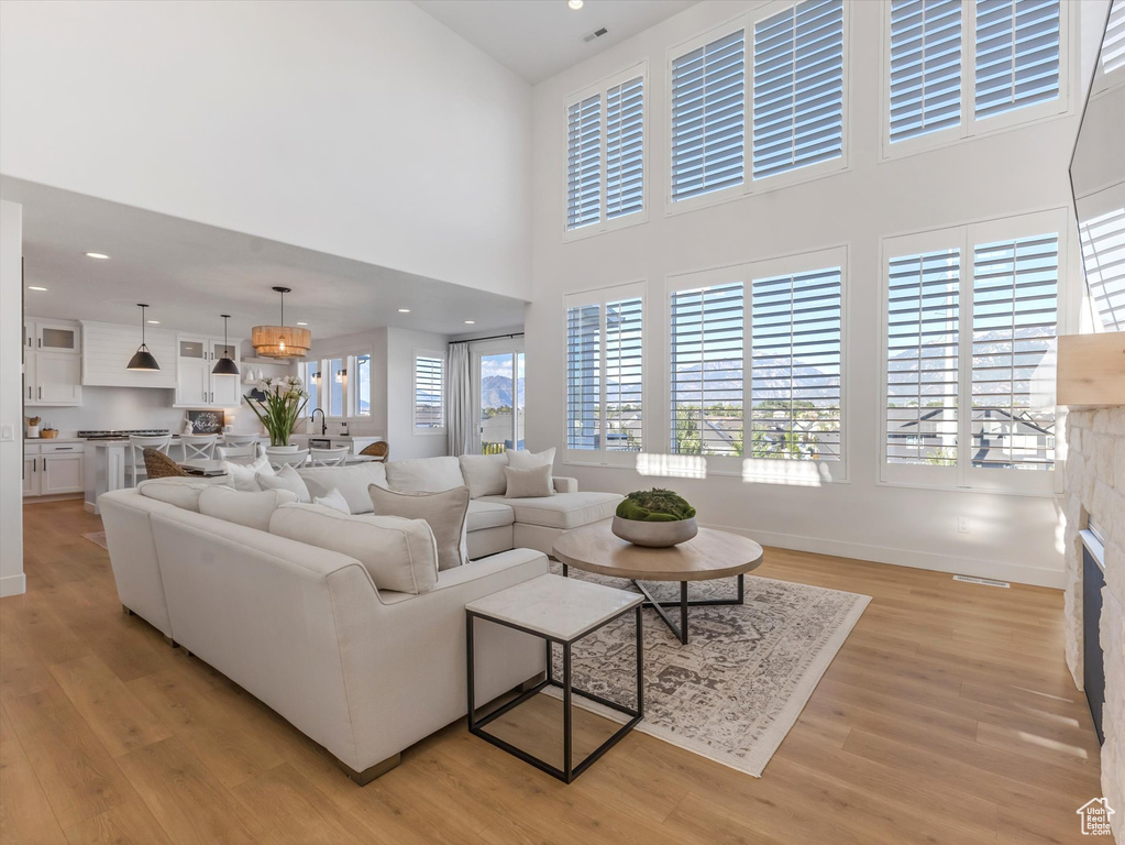 11619 S HALCOM DR South Jordan, UT 84095