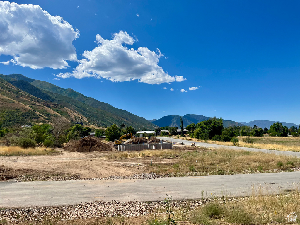 2057 E MAPLE HILLS DR Mapleton, UT 84664