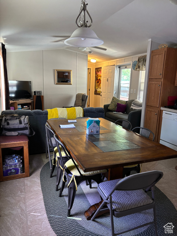 Photo 11 for MLS #2102962 at 963 E Breeze Way #173