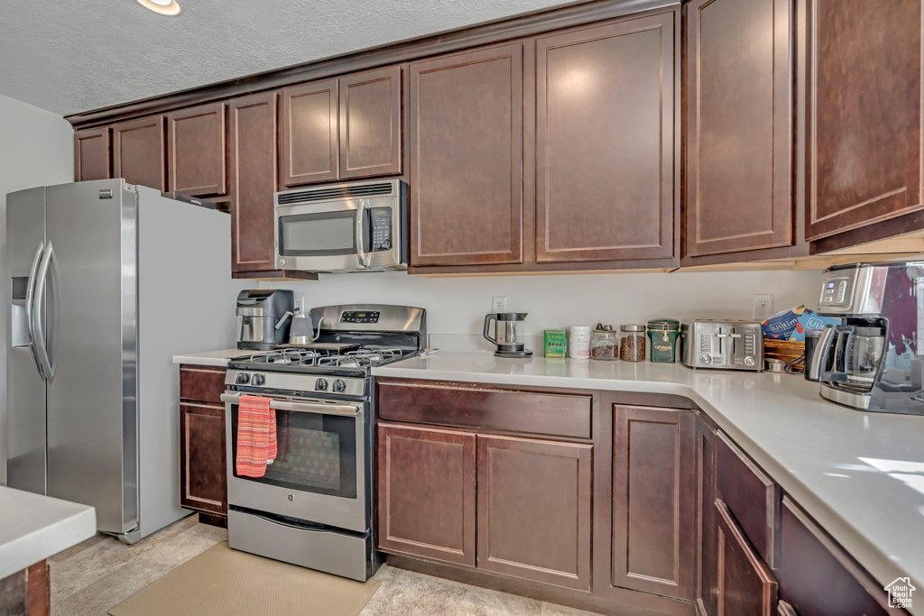 948 W STONEHAVEN DR North Salt Lake, UT 84054