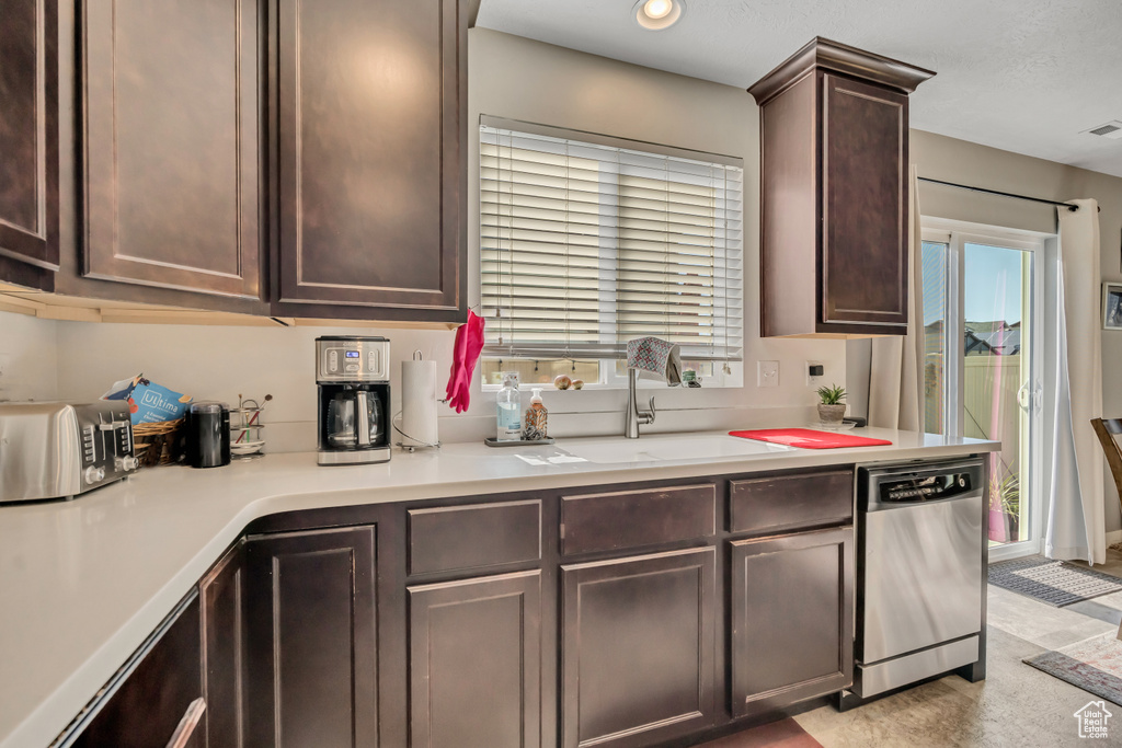 948 W STONEHAVEN DR North Salt Lake, UT 84054