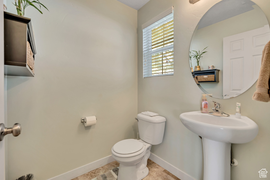 948 W STONEHAVEN DR North Salt Lake, UT 84054