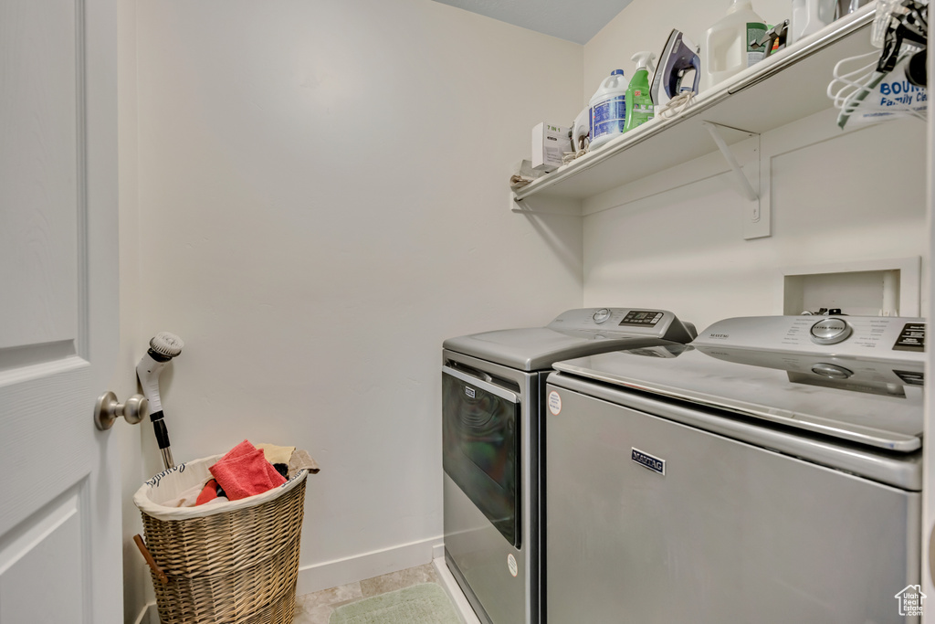 948 W STONEHAVEN DR North Salt Lake, UT 84054