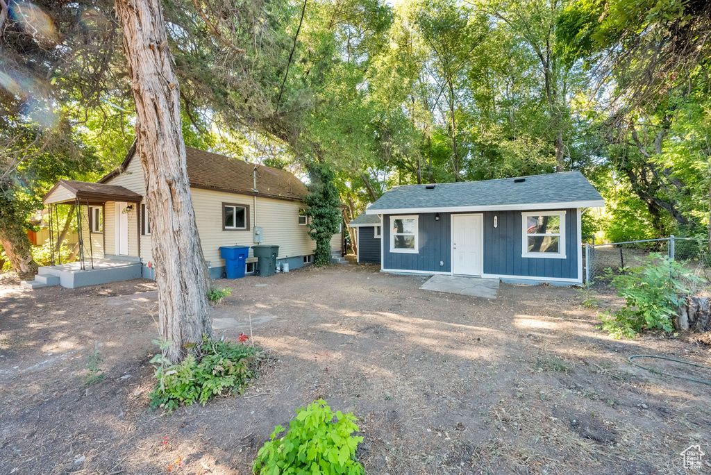 Photo 2 for MLS #2102984 at 612 35th St