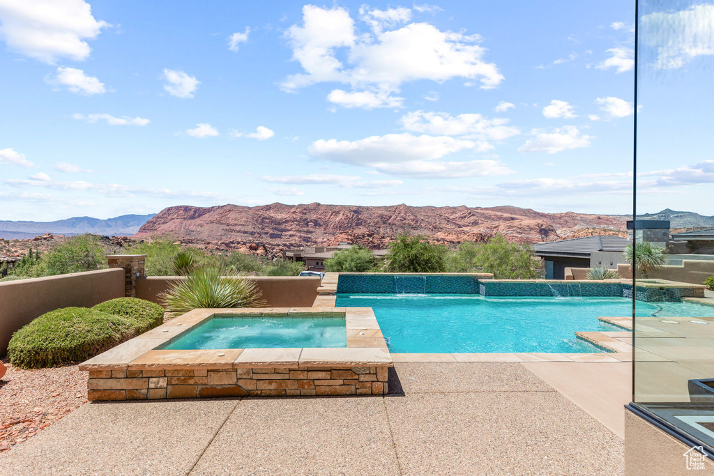Photo 2 for MLS #2103016 at 4520 N Painted Sky Dr