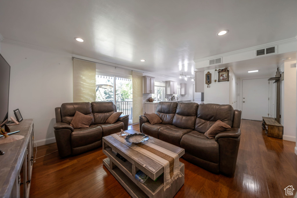 Photo 4 for MLS #2103019 at 618 N Oakley St #B206