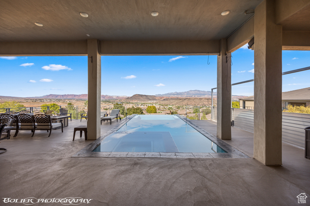 Photo 3 for MLS #2103028 at 728 W Sir Monte Dr