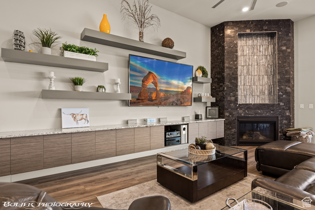 Photo 10 for MLS #2103028 at 728 W Sir Monte Dr