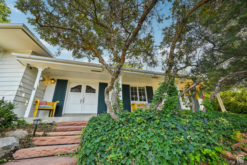Photo 3 for MLS #2103033 at 4521 S Bruce