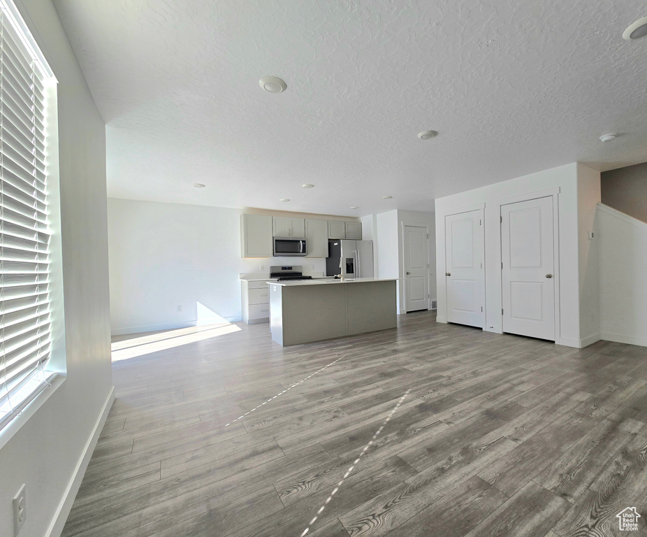 Photo 8 for MLS #2103128 at 37 N Wayne Way