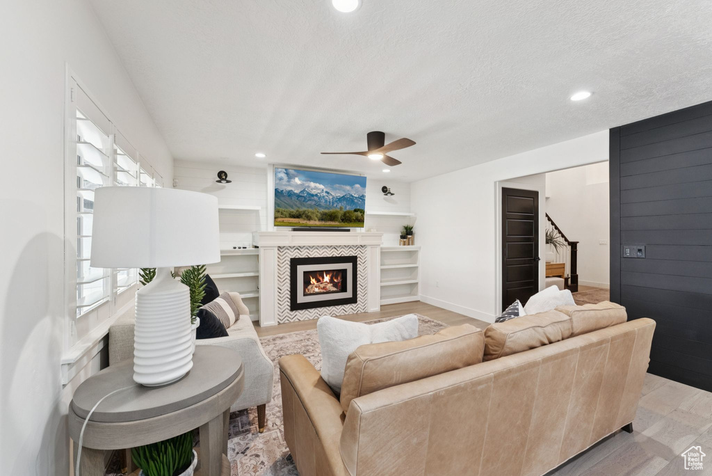 2228 S MOUNTAIN VIEW BLVD Woods Cross, UT 84087