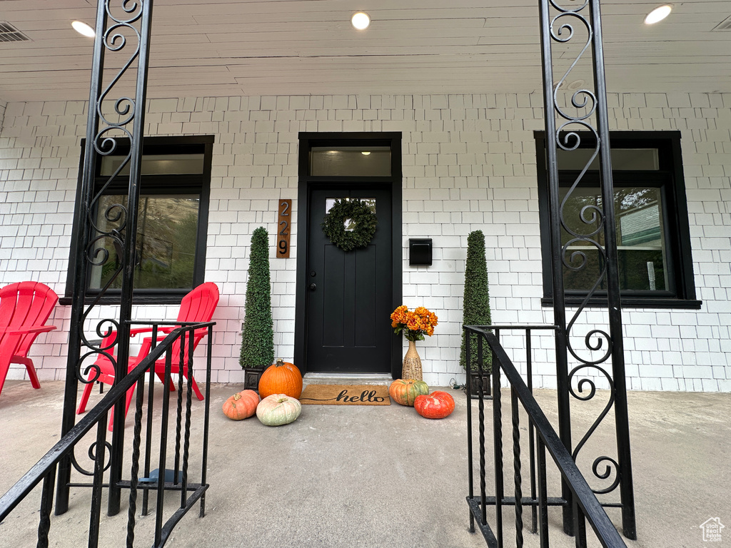 Photo 2 for MLS #2103151 at 229 W Fern Ave