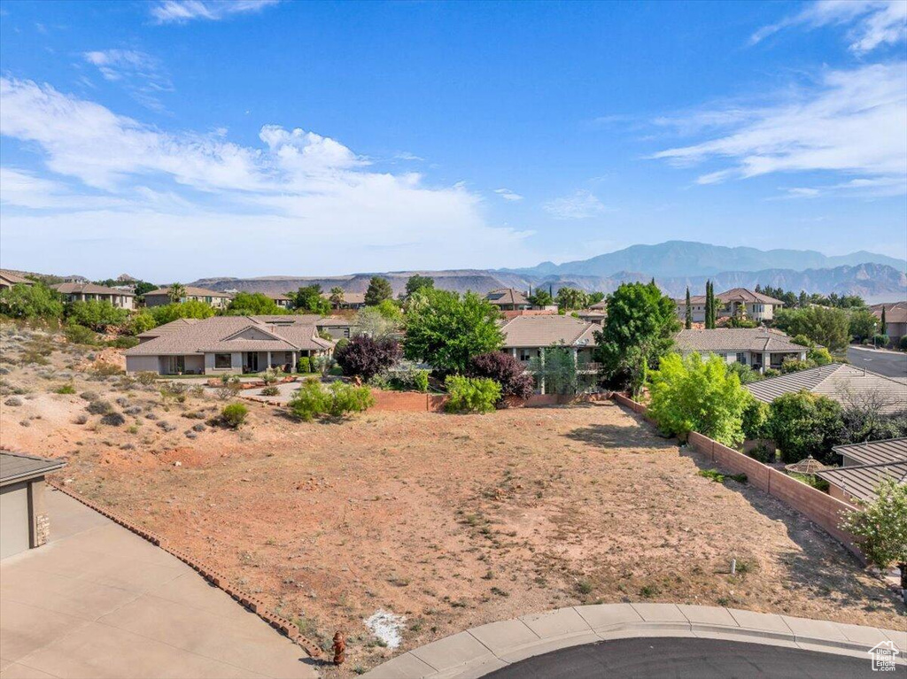 1086 W MONTEZUMA CIR Washington, UT 84780