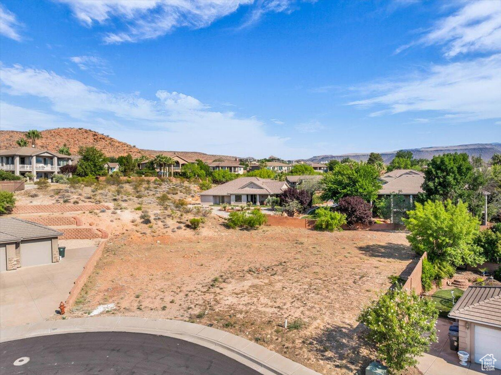 1086 W MONTEZUMA CIR Washington, UT 84780