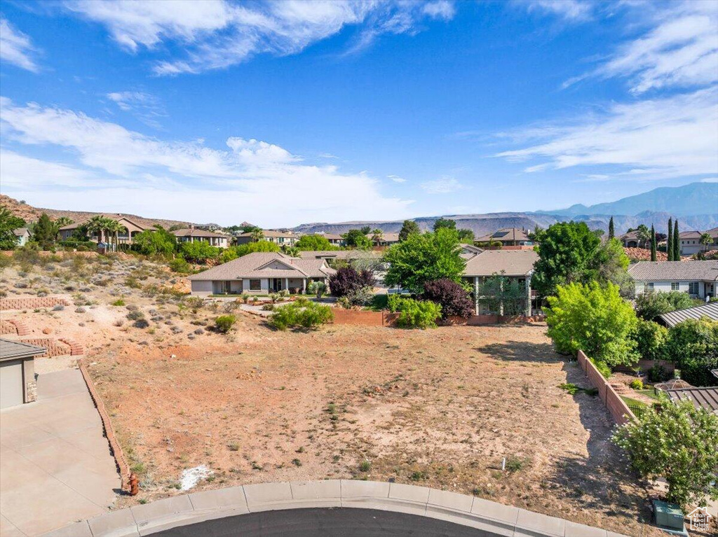 1086 W MONTEZUMA CIR Washington, UT 84780
