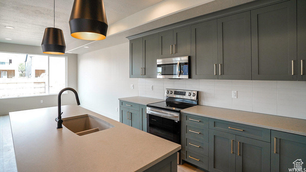 964 W 1880 S Syracuse, UT 84075