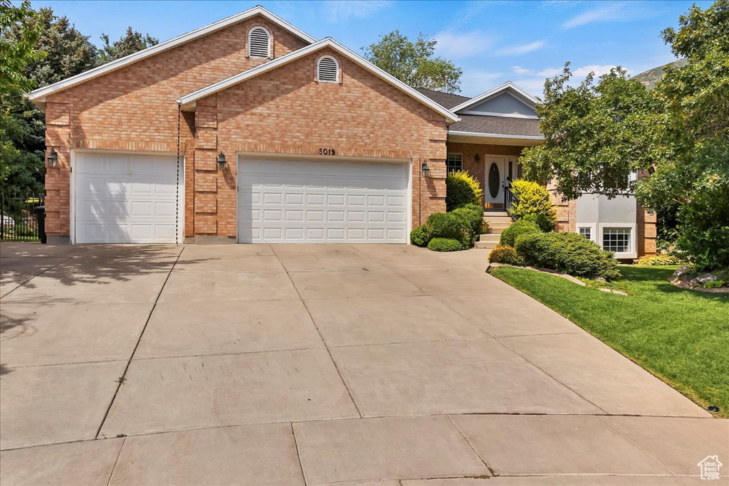 Photo 3 for MLS #2103311 at 5019 S Comanche Cir