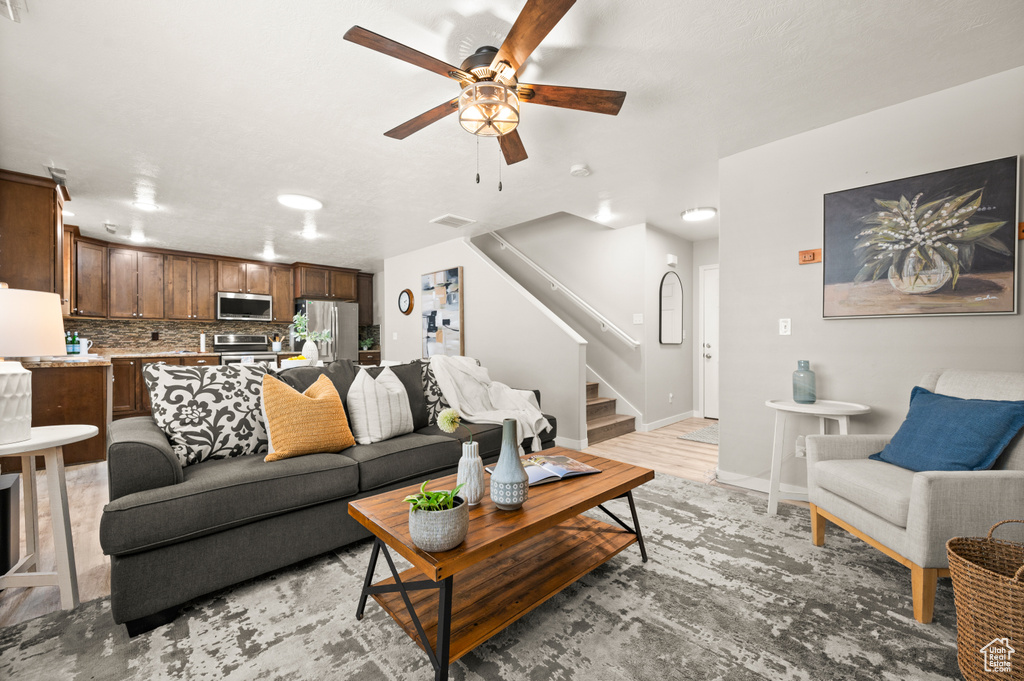 1066 W STONEHAVEN DR North Salt Lake, UT 84054